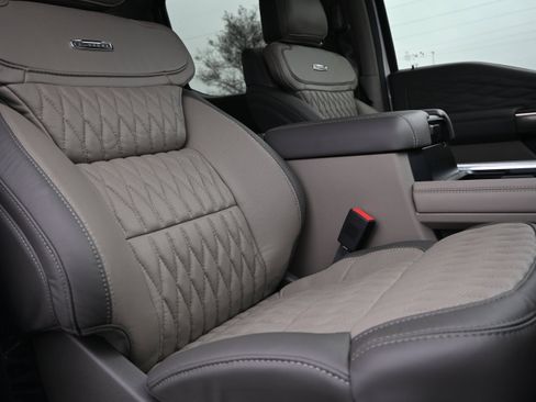 Used 2025 Ford F450 Platinum w/ Platinum Plus Package image 33