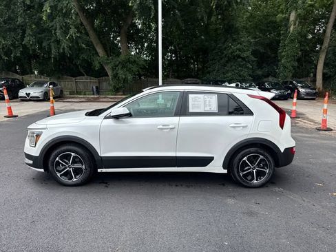 Certified 2024 Kia Niro LX FWD image 2