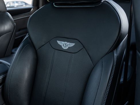 Certified 2022 Bentley Bentayga V8 image 29