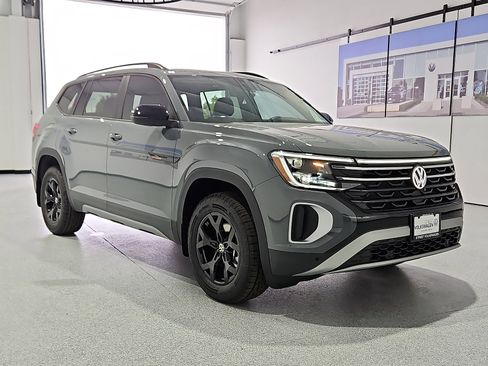 New 2026 Volkswagen Atlas Peak Edition AWD/4WD image 5
