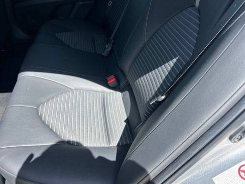 Used 2018 Toyota Camry SE FWD image 8