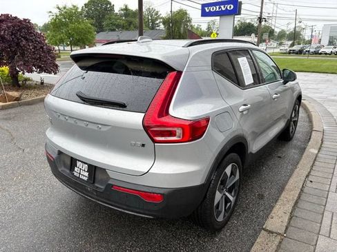 Used 2025 Volvo XC40 B5 Plus AWD/4WD image 5