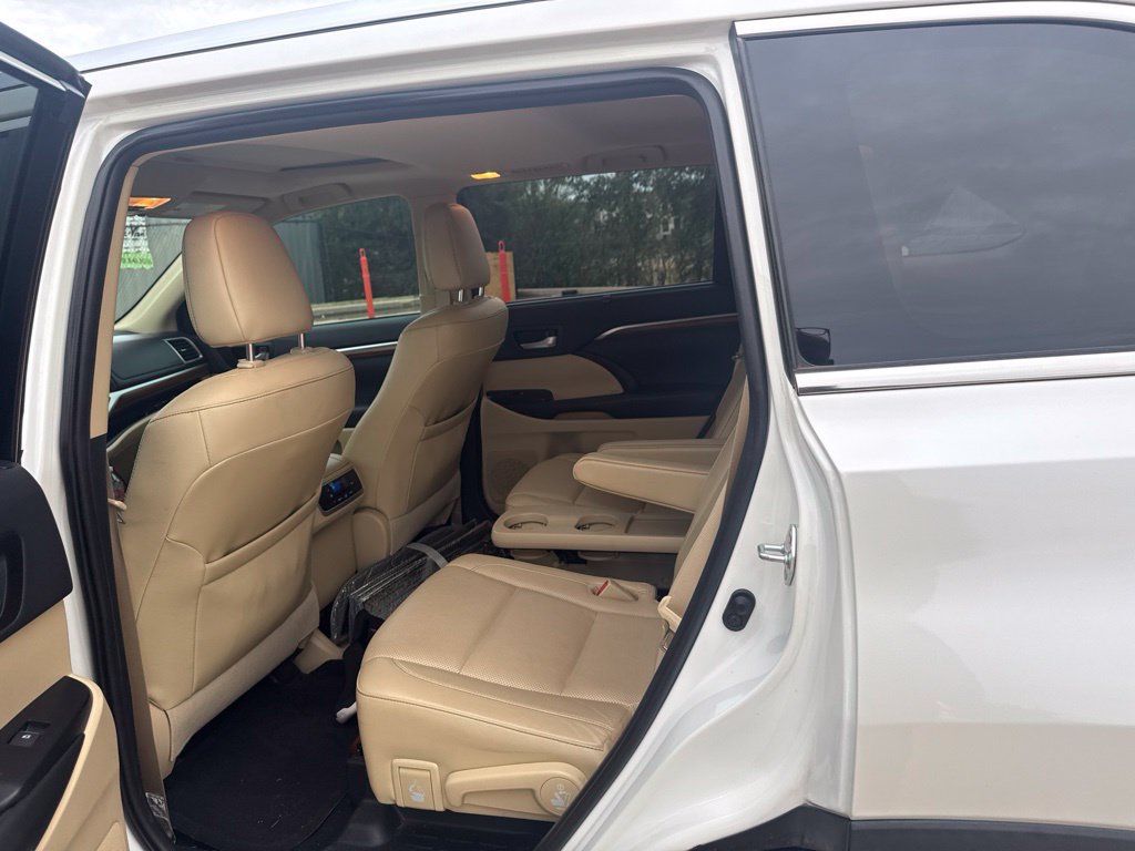 Used 2019 Toyota Highlander Limited FWD image 16