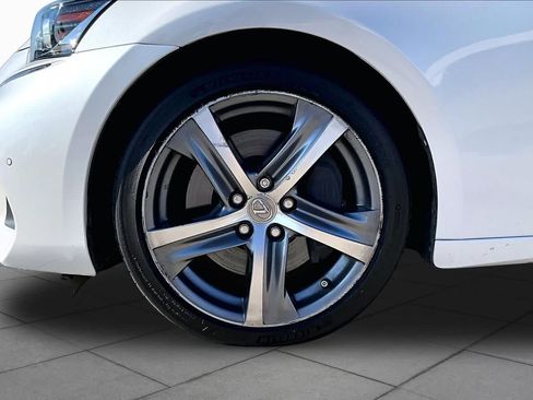 Used 2018 Lexus IS 300 w/ Comfort Package RWD image 9