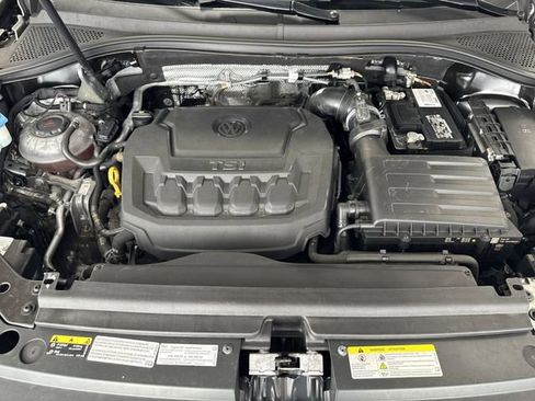 Used 2022 Volkswagen Tiguan SE R-Line image 28