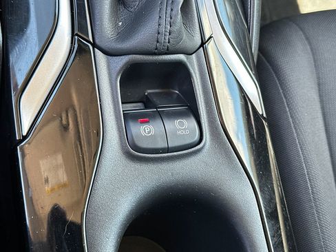 Used 2020 Toyota Corolla LE FWD image 27