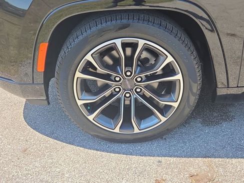 Used 2023 Jeep Grand Wagoneer L Series III image 7