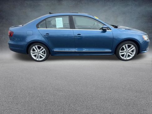 Used 2017 Volkswagen Jetta SEL FWD image 4