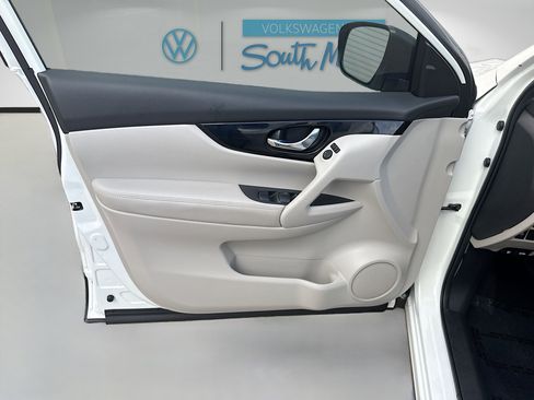 Used 2022 Nissan Rogue Sport SL image 20