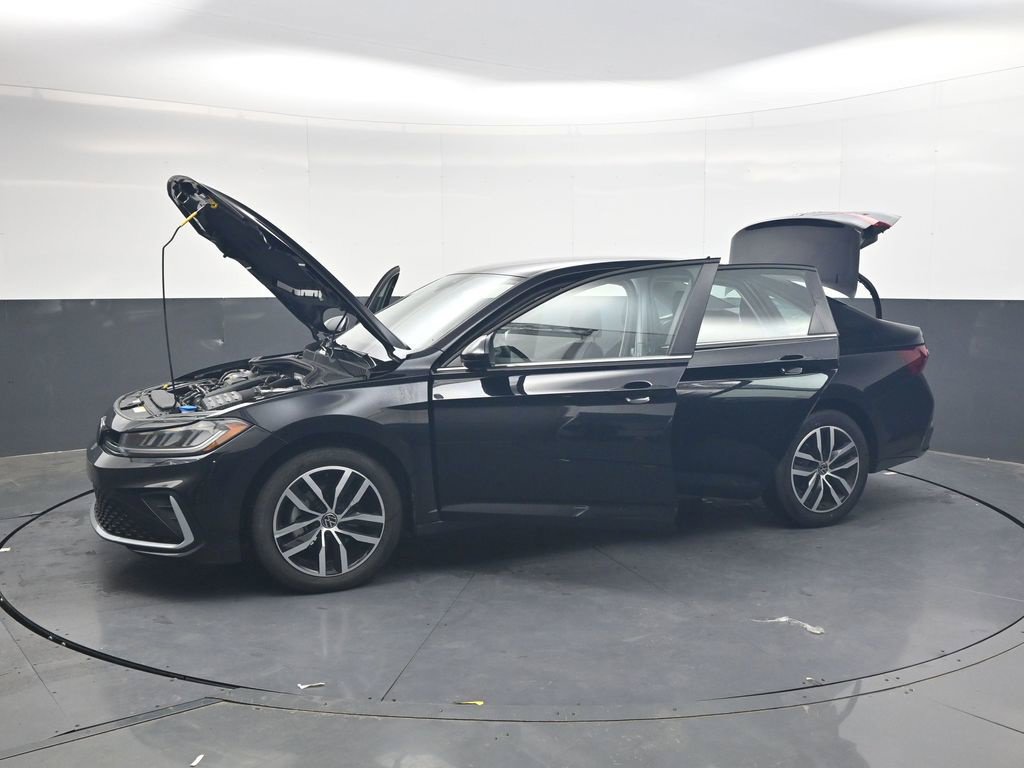 Used 2025 Volkswagen Jetta SE FWD image 42