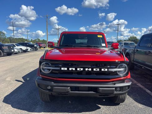 Used 2024 Ford Bronco Outer Banks AWD/4WD image 2