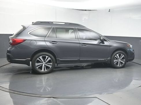Used 2018 Subaru Outback 3.6R Limited AWD/4WD image 8