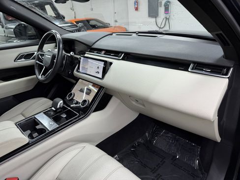 Used 2023 Land Rover Range Rover Velar R-Dynamic S image 16