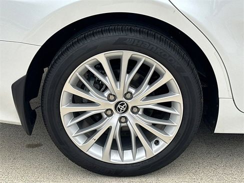 Used 2020 Toyota Camry XLE image 4