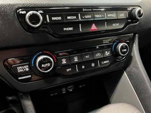 Used 2019 Kia Niro LX FWD image 24