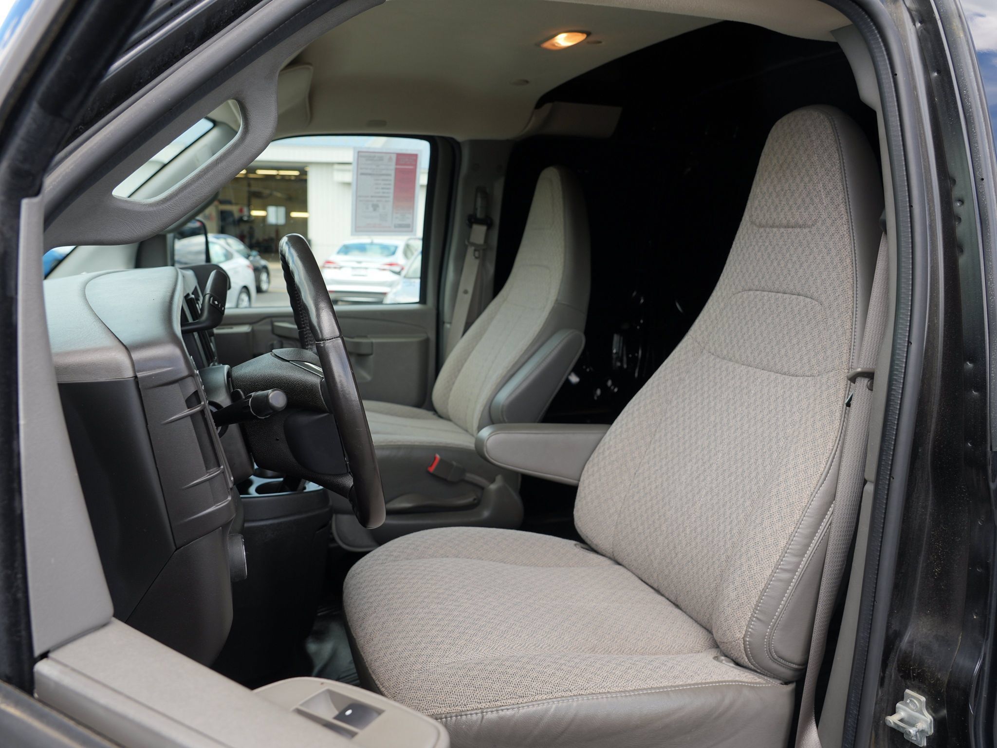 Used 2016 Chevrolet Express 3500 Extended RWD image 13