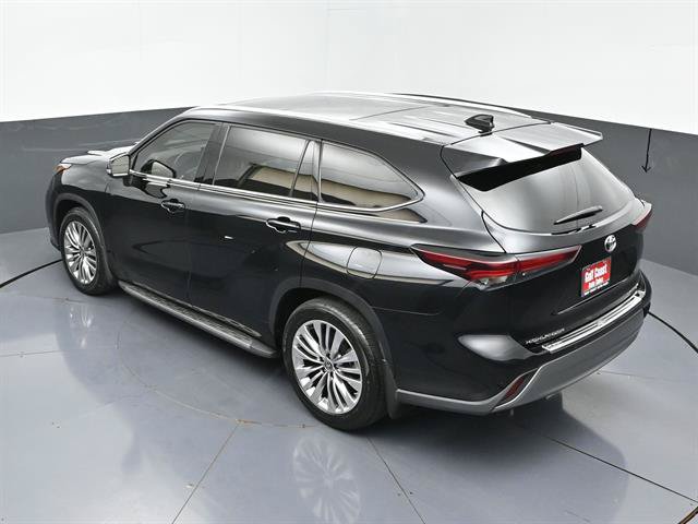 Used 2024 Toyota Highlander Platinum FWD image 42