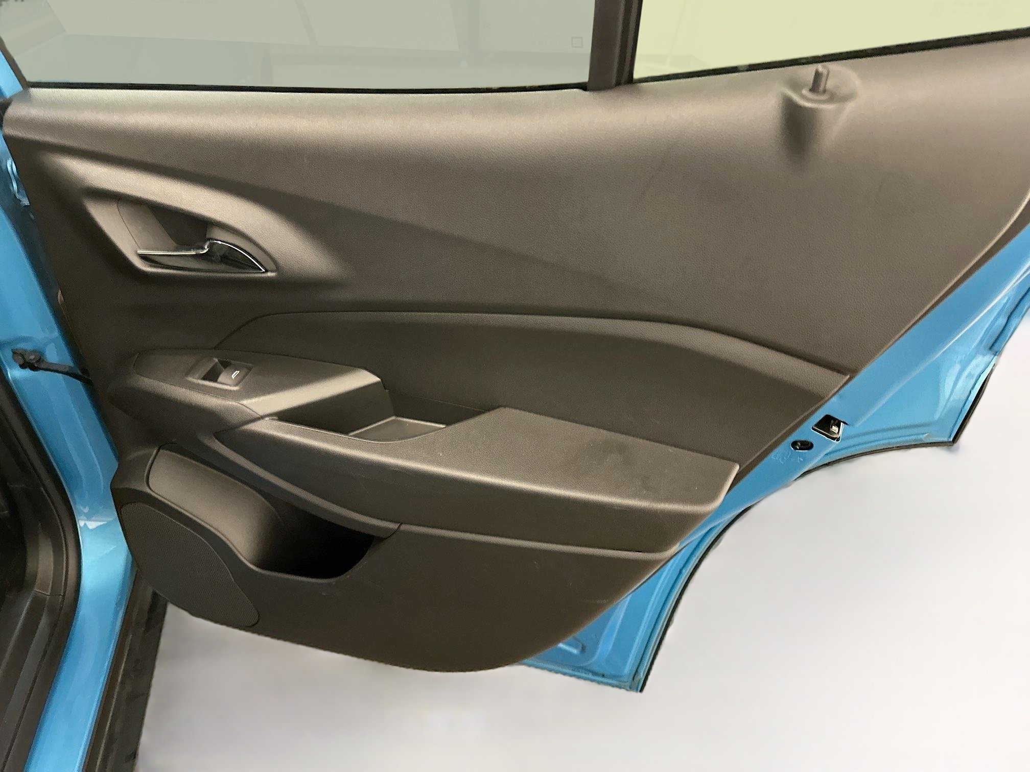 Used 2025 Chevrolet Trax LT FWD image 30