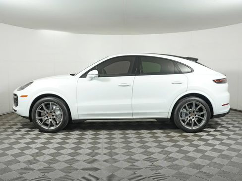Certified 2023 Porsche Cayenne Turbo AWD/4WD image 2