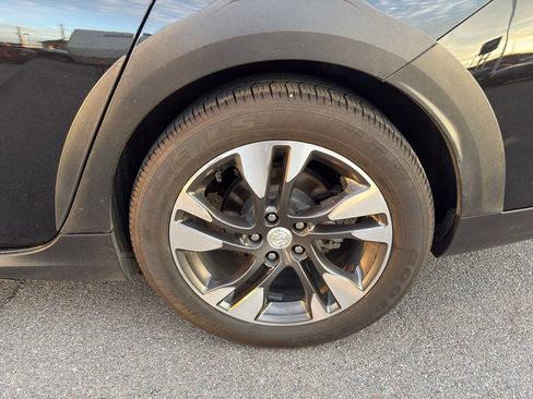 Used 2018 Buick Regal Essence w/ Driver Confidence Package #1 image 10