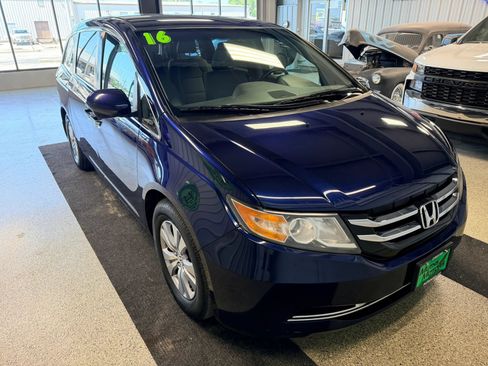 Used 2016 Honda Odyssey SE image 2