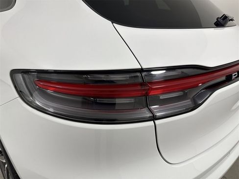 Certified 2025 Porsche Macan image 18