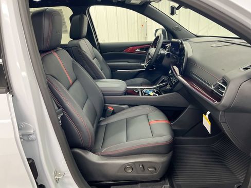 New 2026 Chevrolet Traverse RS w/ LPO, Floor Liner Package AWD/4WD image 23