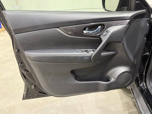 Used 2019 Nissan Rogue SV image 28