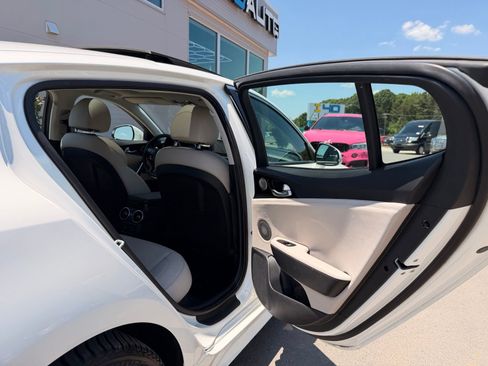 Used 2019 Kia Stinger Premium RWD image 26