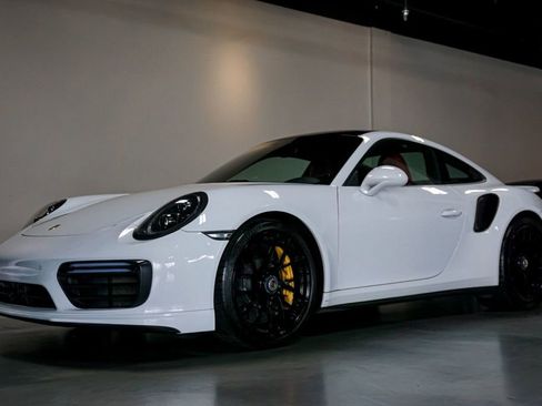 Used 2019 Porsche 911 4 Coupe image 3