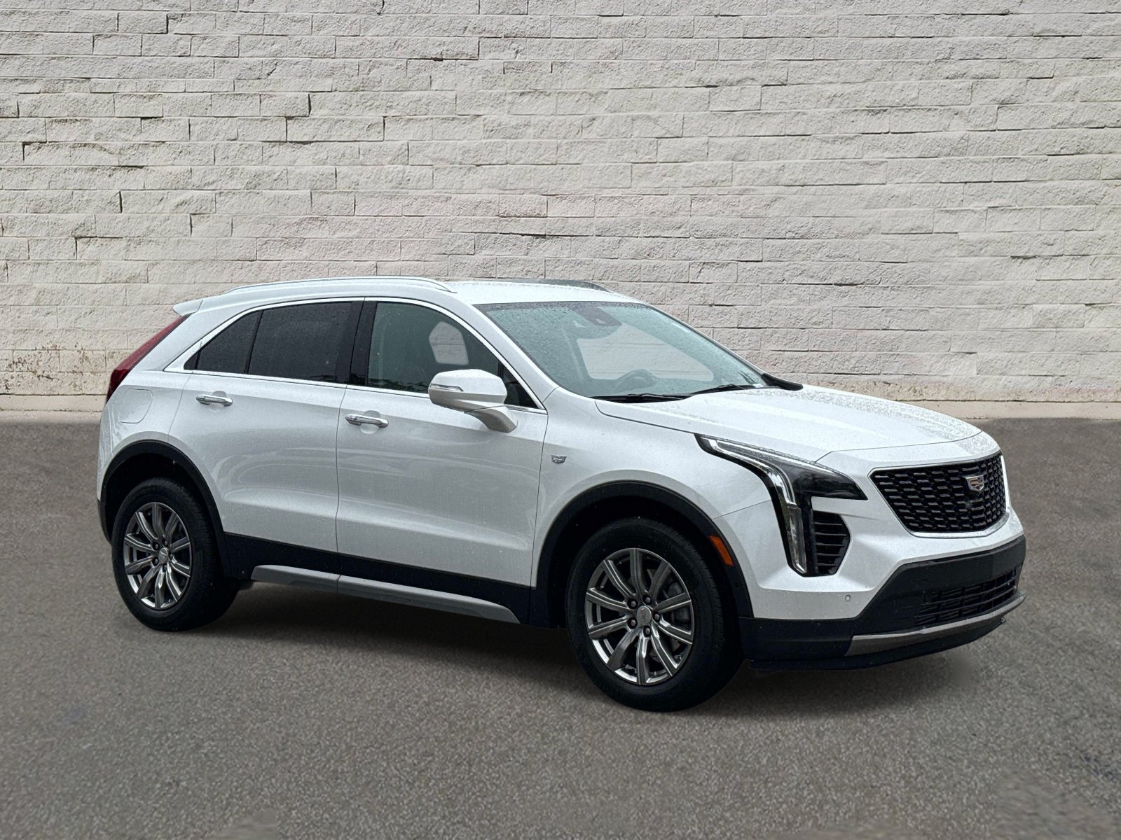 Used 2020 Cadillac XT4 Premium Luxury w/ Enhanced Visibility Package FWD image 6