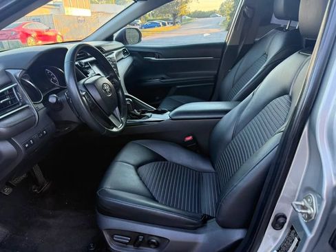 Used 2018 Toyota Camry SE FWD image 11