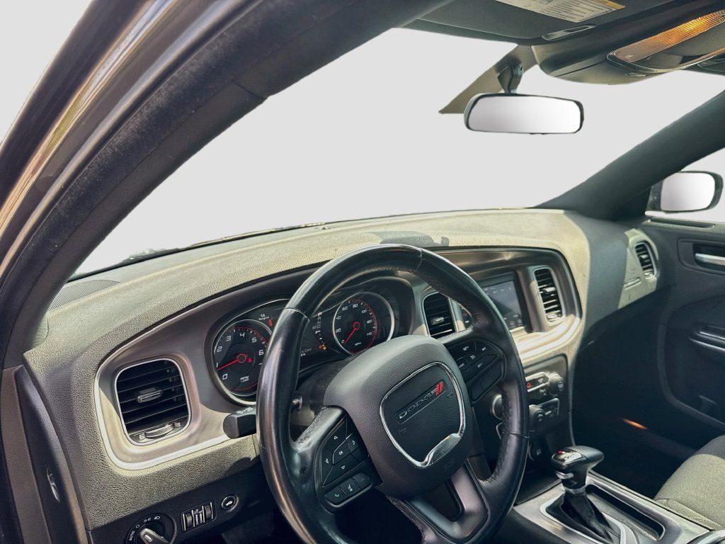 Used 2022 Dodge Charger SXT RWD image 9