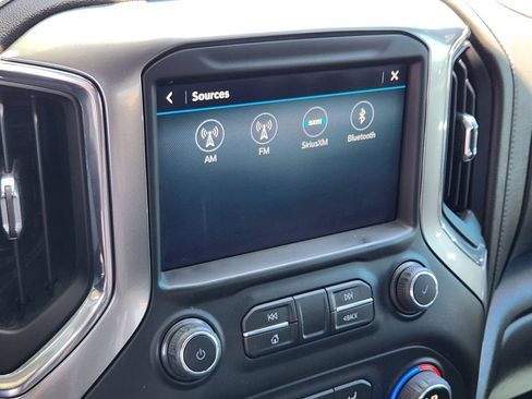 Used 2021 Chevrolet Silverado 1500 LT Trail Boss w/ LPO, Dark Essentials Package AWD/4WD image 8