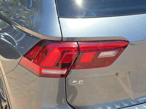 Used 2022 Volkswagen Tiguan SE FWD image 38