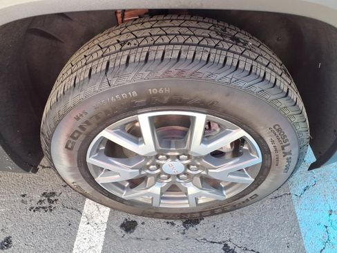 Used 2023 GMC Acadia SLE w/ Driver Convenience Package FWD image 30