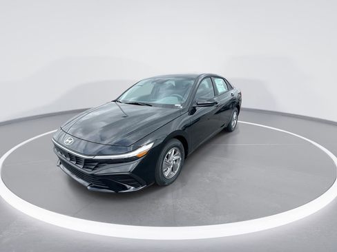 New 2026 Hyundai Elantra SE FWD image 4