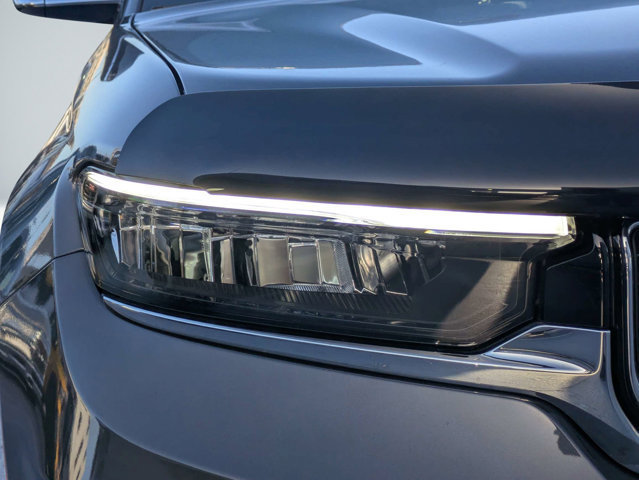 Certified 2022 Jeep Grand Cherokee Overland w/ Luxury Tech Group IV AWD/4WD image 9