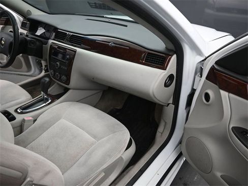 Used 2011 Chevrolet Impala LS image 17