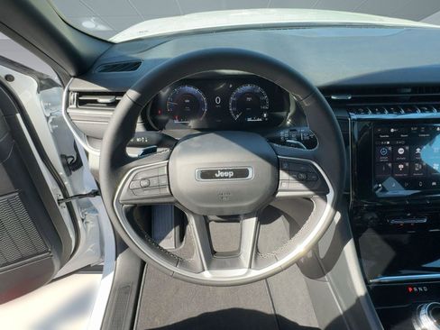 New 2025 Jeep Grand Cherokee L Laredo image 4