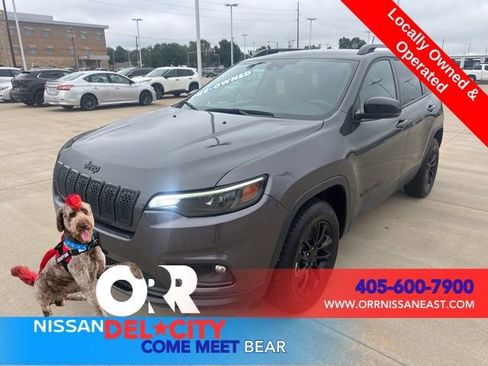 Used 2023 Jeep Cherokee Altitude Lux image 1