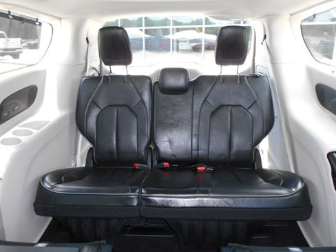 Certified 2018 Chrysler Pacifica Limited FWD image 8