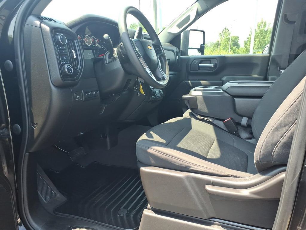 Used 2022 Chevrolet Silverado 2500 Custom w/ Custom Value Package AWD/4WD image 12