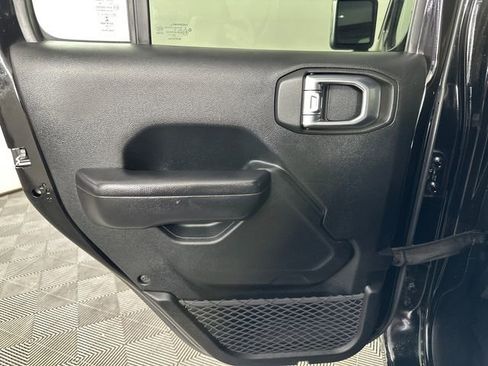 Used 2018 Jeep Wrangler Unlimited Sport S image 11