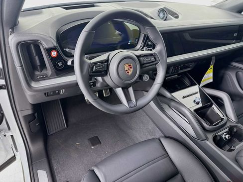 New 2026 Porsche Cayenne S image 4
