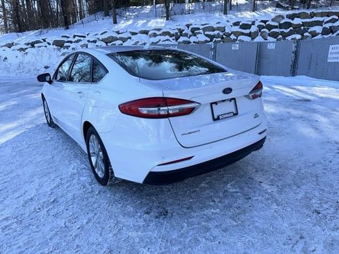 Used 2020 Ford Fusion SE image 3