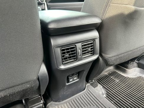 Used 2025 Toyota RAV4 XLE AWD/4WD image 27