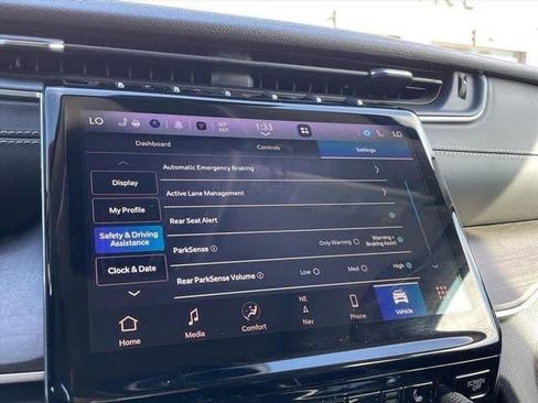 Used 2024 Jeep Grand Cherokee Limited image 17