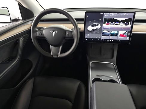 Used 2025 Tesla Model Y Long Range AWD/4WD image 19
