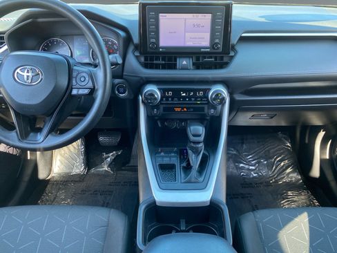 Used 2022 Toyota RAV4 XLE w/ Convenience Package FWD image 11